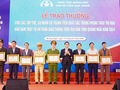 Ra quân tuyên truyền hưởng ứng Năm An toàn giao thông 2025