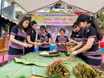 Đặc sắc ngày hội Tết cổ truyền cho học sinh đồng bào DTTS