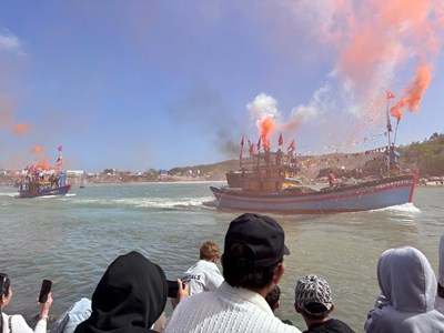 Ngư dân vạn chài ven biển Quảng Ngãi mở biển đầu năm Ất Tỵ