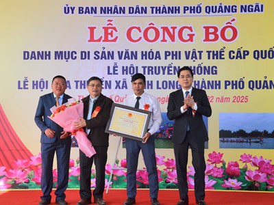 Đón nhận Bằng công nhận di sản văn hóa phi vật thể quốc gia Lễ hội đua thuyền xã Tịnh Long
