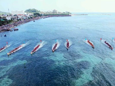 Lễ hội đua thuyền truyền thống Tứ linh ở đảo Lý Sơn