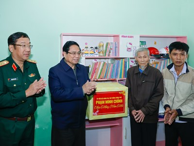 Thủ tướng Phạm Minh Chính kiểm tra việc thực hiện chương trình xóa nhà tạm, nhà dột nát của Quảng Ngãi