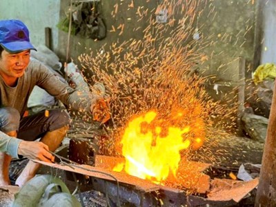 “Giữ lửa” nghề rèn