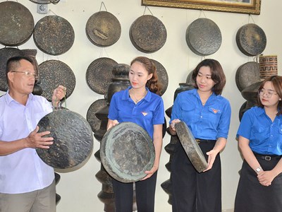 Đam mê sưu tầm hiện vật văn hóa các dân tộc thiểu số