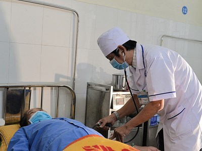 Điều dưỡng viên và những cống hiến thầm lặng 