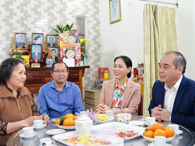 Lãnh đạo tỉnh Quảng Ngãi thăm, viếng hương các thành viên Đội Du kích Ba Tơ