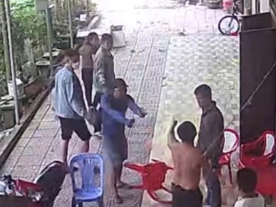 Xác minh thông tin nhóm người cầm vật giống súng vào nhà dân doạ bắn 