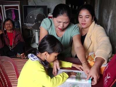 “Mẹ đỡ đầu” của trẻ em đồng bào Hrê