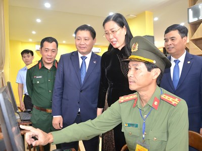 Khánh thành Thư viện số tại huyện Ba Tơ