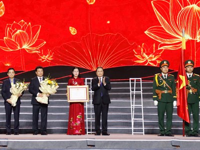 Quảng Ngãi đón nhận Huân chương Lao động hạng Nhất 