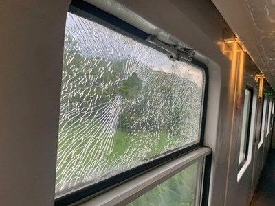  Làm rõ vụ việc nhóm học sinh ném đá vào đoàn tàu SE1