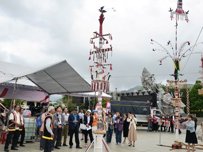 Giao lưu văn hoá “Trưng bày trang trí cây Nêu” của đồng bào Co