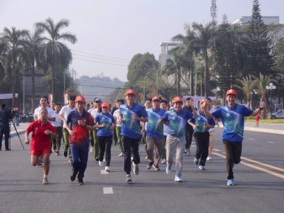 Hơn 1.000 VĐV tham gia Ngày chạy Olympic vì sức khỏe toàn dân