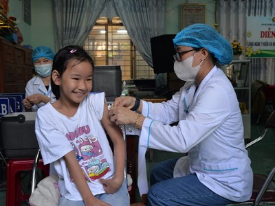 Tiêm vắcxin phòng bệnh sởi cho gần 24 nghìn trẻ em
