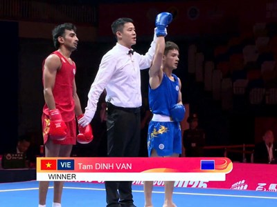 Võ sĩ Đinh Văn Tâm đoạt huy chương vàng Giải Cúp tán thủ thế giới 2025