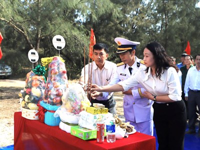 Vùng 3 Hải quân dâng hương tại Di tích Bến tàu không số Đức Phổ