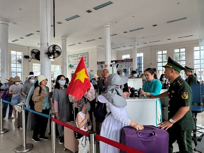 Hơn 2.500 khách mua vé đi Lý Sơn trong ngày đầu kỳ nghỉ lễ