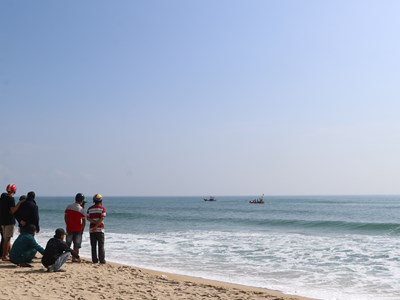 Tìm thấy một thi thể trong 4 học sinh mất tích khi tắm biển 