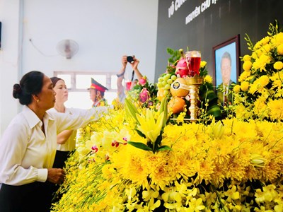 153 đoàn viếng nguyên Chủ tịch nước Trần Đức Lương tại Quảng Ngãi