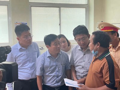 Ban ATGT tỉnh Quảng Ngãi thăm hỏi, động viên các nạn nhân trong vụ tai nạn 