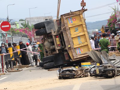 Thêm một nạn nhân tử vong trong vụ TNGT nghiêm trọng ở Quảng Ngãi