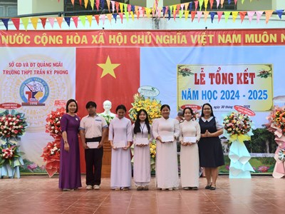 Báo Văn Hóa trao học bổng cho học sinh nghèo Quảng Ngãi