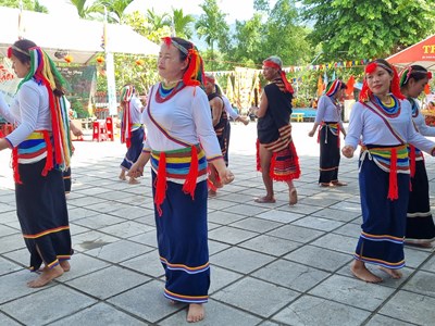 Độc đáo di sản văn hóa phi vật thể múa Cà đáo và Tết Ngã rạ của người Co 