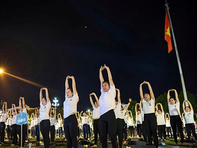 Khoảng 900 VĐV tham gia đồng diễn Yoga ở Quảng Ngãi