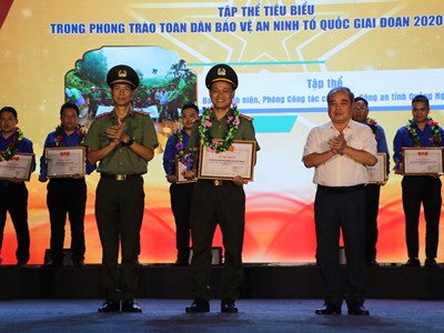 Tuyên dương thanh niên xuất sắc trong phong trào “Toàn dân bảo vệ an ninh Tổ quốc”
