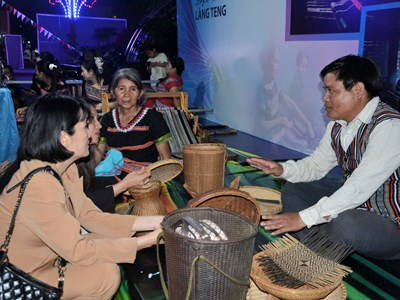 Đưa nghề truyền thống của dân tộc Hrê trở thành sản phẩm du lịch hấp dẫn