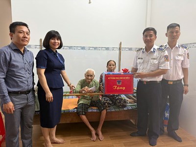 Bộ Tư lệnh Vùng Cảnh sát biển 2 với đồng bào dân tộc, tôn giáo