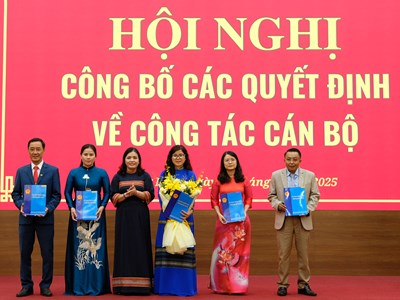 UBND tỉnh Quảng Ngãi công bố các Quyết định về công tác cán bộ
