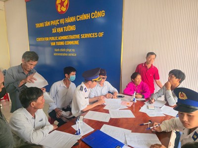Tuổi trẻ Bộ Tư lệnh Vùng Cảnh sát biển 2 hỗ trợ người dân giải quyết thủ tục hành chính