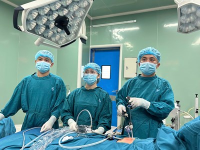 Bé gái bị xoắn dạ dày 180 độ theo trục tạng rất hiếm gặp