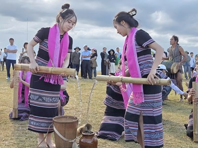 Văn hóa, ẩm thực đồng bào Hrê “níu chân” du khách