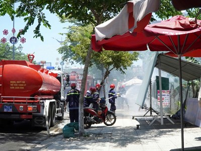 Ki ốt bánh mì bất ngờ bốc cháy dữ dội