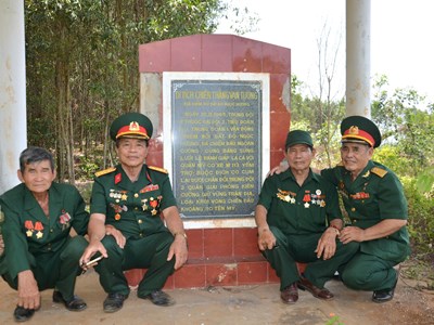 Xúc động trở lại thăm chiến trường xưa