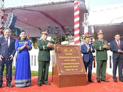 Lễ gắn biển công trình chào mừng kỷ niệm 60 năm Chiến thắng Vạn Tường