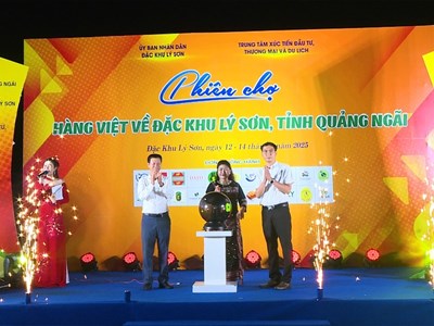 Phiên chợ hàng Việt về Đặc khu Lý Sơn