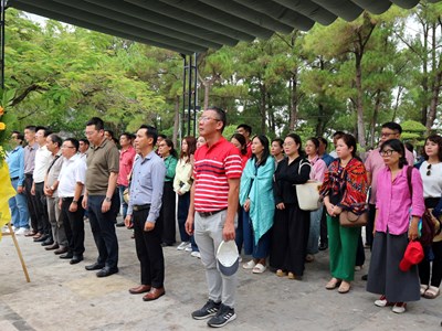 Báo Văn Hóa tri ân các Anh hùng liệt sĩ tại Quảng Trị