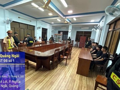 Liên tiếp phát hiện xe ô tô con chở người nước ngoài nhập cảnh trái phép