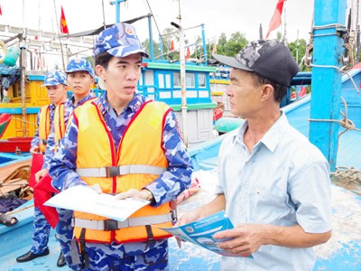 Đẩy mạnh tuyên truyền chống khai thác IUU cho ngư dân