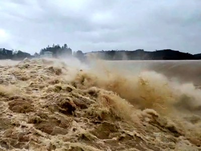 Lũ các sông ở Quảng Ngãi đồng loạt lên nhanh