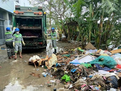 Môi trường Đô thị Quảng Ngãi hỗ trợ khắc phục môi trường sau lũ tại Đắk Lắk