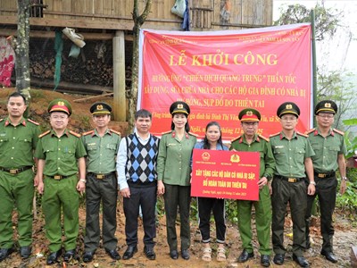 Khởi công xây dựng nhà ở cho hộ dân bị sập đổ hoàn toàn do thiên tai