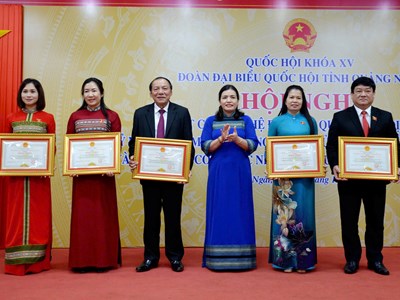 Gặp mặt các thế hệ đại biểu Quốc hội tỉnh nhân kỷ niệm 80 năm Ngày Tổng tuyển cử đầu tiên 