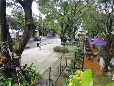 Lan truyền video ghi cảnh người đàn ông dùng cây đánh 3 bé trai trên đường