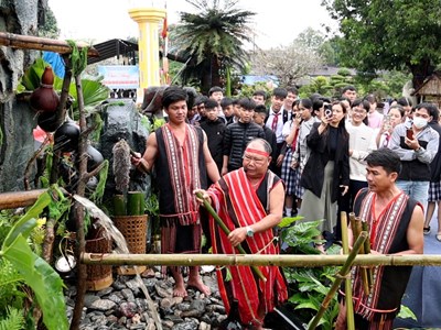 Tái hiện Lễ cúng máng nước của dân tộc Xơ Đăng