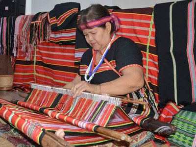 “Sắc màu thổ cẩm” tại Tuần Di sản Văn hoá Quảng Ngãi