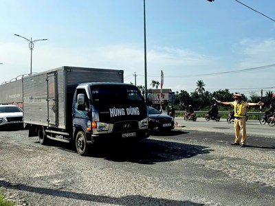CSGT Quảng Ngãi điều tiết linh hoạt, giải tỏa điểm nghẽn ngày giáp Tết